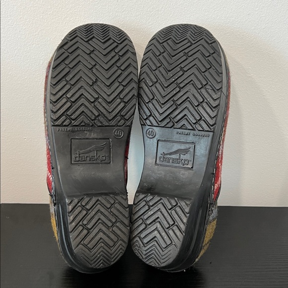 Dansko Plaid Print Multicolor Wool Clogs Size 40 / 10 **Left shoe Damaged** - Picture 11 of 14